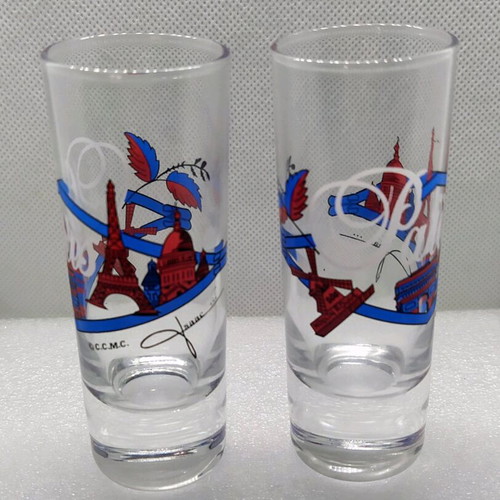 Vintage/Retro Paris souvenir glass shooter set of 2 in like new condition