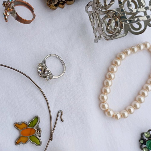Jewelry like new, assorted gold and silver colors