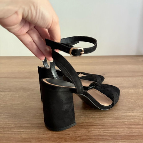 Stradivarius black sandals with thick comfortable 8cm heel used