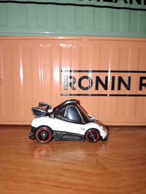 Hot Wheels Pagani Zonda Cinque toy car