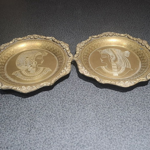 Vintage brass decorative plates set of 2 Egyptian profiles 18cm like new