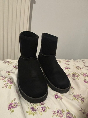 Tommy Hilfiger boots new, size 39