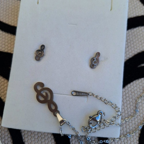 Steel necklace and earrings set treble clef new, silver