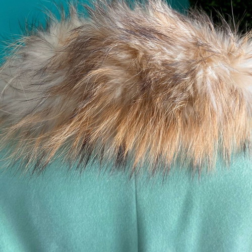 Vintage green coat with beige faux fur collar used