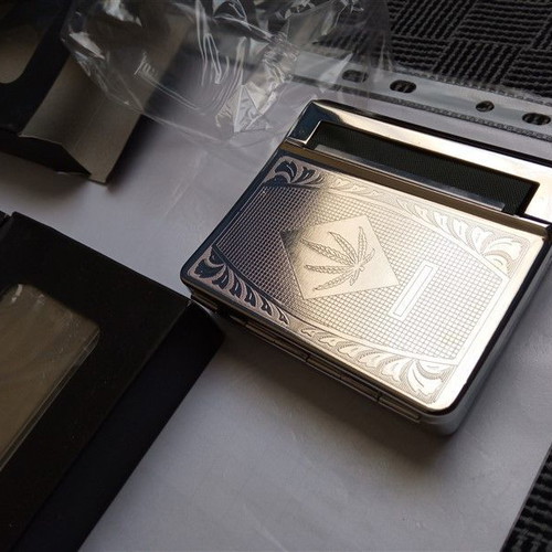 Cigarette rolling machine new with case