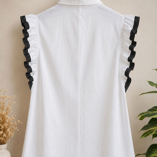 DejaVu white blouse with lace and ruffles size S like new