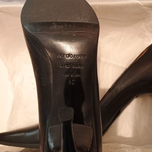 Sergio Rossi black leather stiletto heels like new, size 40