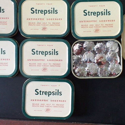 Strepsils collectible tin box lozenges like new, full
