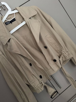 Zara short trench jacket like new, size M, beige