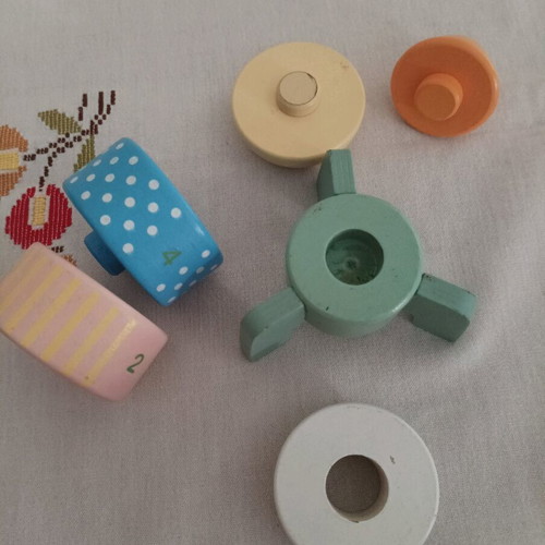 Wooden rocket toy used, assembly with numbers, missing number 3