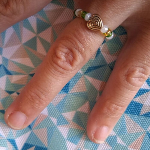 Elastic ring with beads and gold-colored heart, like new