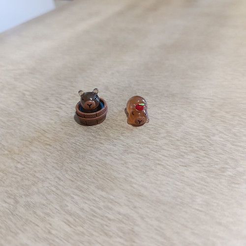 Capybara figures set of 2 like new