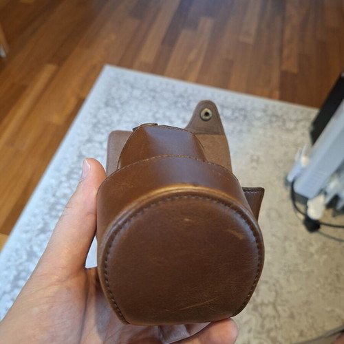 Megagear leather camera case like new