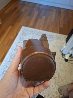 Megagear leather camera case like new