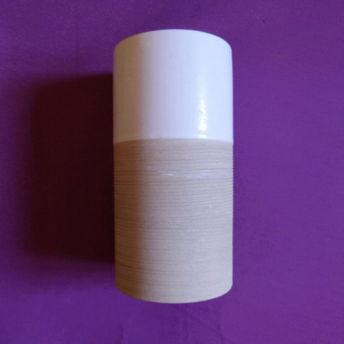 Toothbrush and toothpaste holder stand like new in white and beige