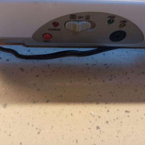 Automatic emergency lamp used for homes and stores
