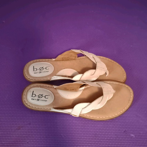 B.O.C Born Concept White Flip Flops Size 40 Like New Comfortable