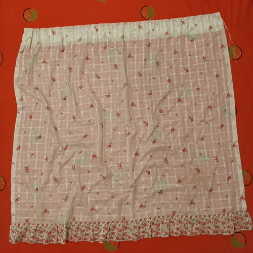 Window curtain with flower pattern, lined