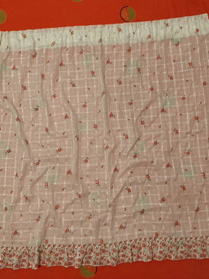 Window curtain with flower pattern, lined