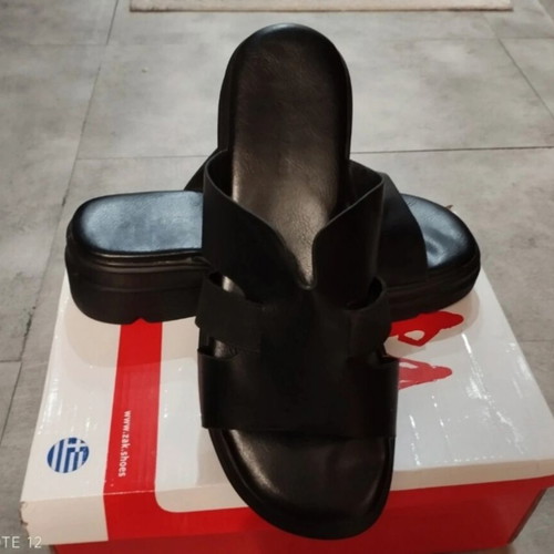 Zak slippers size 40, like new, black