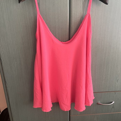 Pink blouse like new, comfortable fit, size small