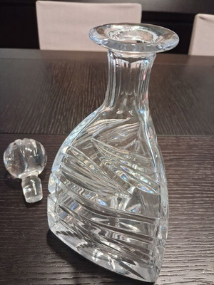 Crystal wine carafe like new with stopper and cut design