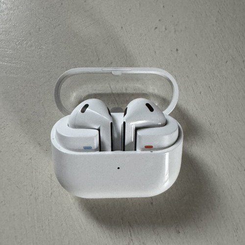Samsung Galaxy Buds 3 wireless earbuds like new with charging case and box