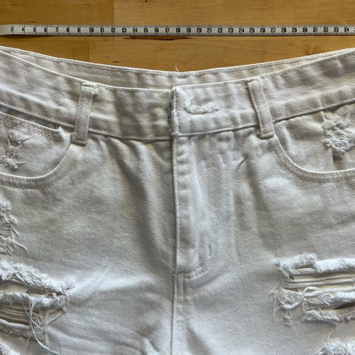 Levi’s white shorts used, size S
