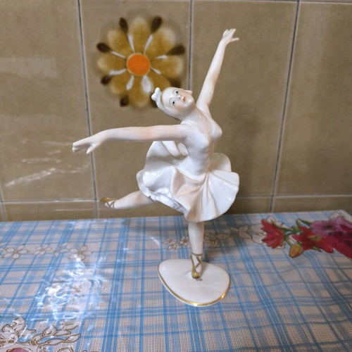 Decorative figurine like new, 25 centimeters height