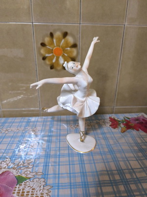 Decorative figurine like new, 25 centimeters height