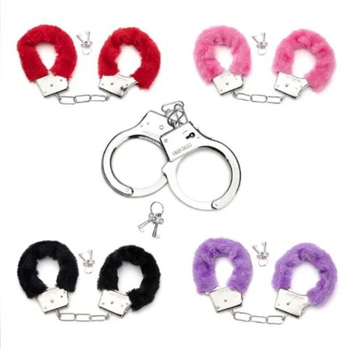 Handcuffs with fur new, slaughtered
