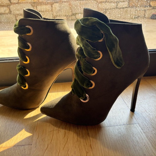 Women’s suede ankle boots new size 38 with green velvet laces