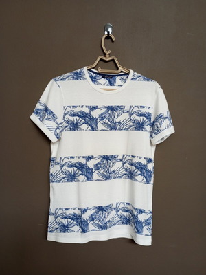 Calliope Man floral print T-shirt, blue and white, size Small