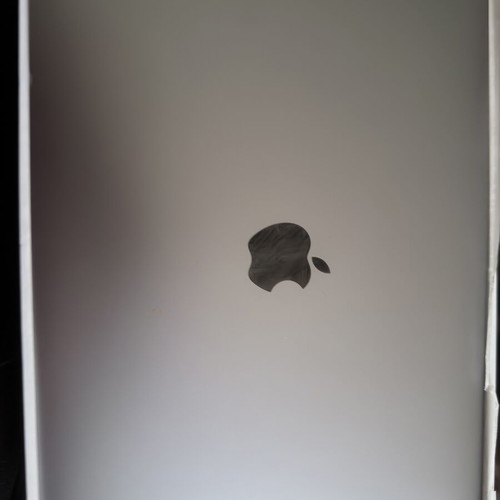 MacBook Air 2020 13.3 inch IPS Retina Display M1 8GB 256GB SSD like new