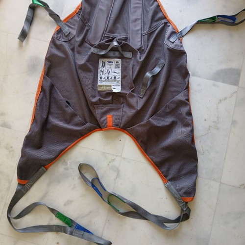 Invacare patient lift sling like new, pediatric up to 200 kg