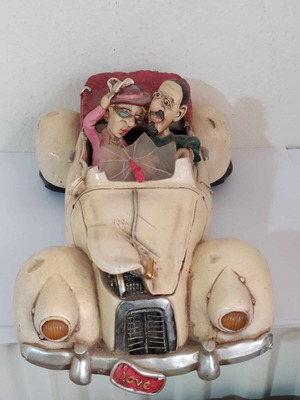 Ceramic funny money box, 25 cm length, funny couple in car, like new