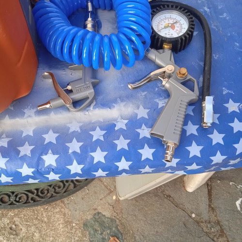 Nur Air portable air compressor with wheels