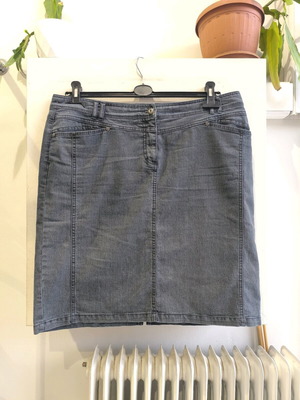 Plus size black elastic denim skirt like new