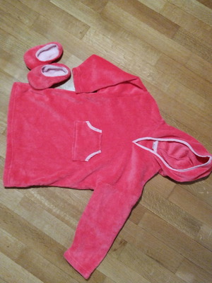 Bathrobe and slippers for 2-4 years like new