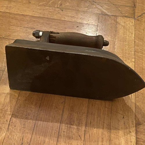 Sewing iron used, vintage from the 1960s