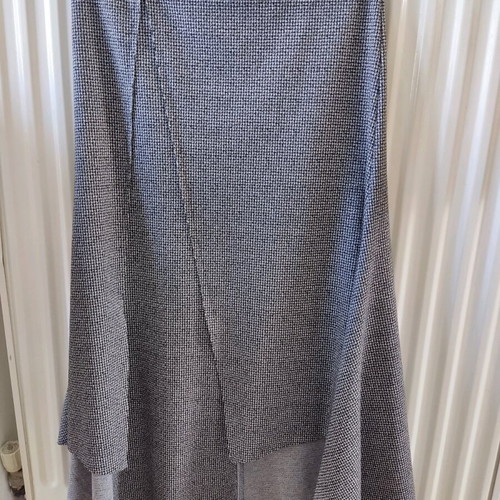 Asymmetric midi skirt Zio G. gray like new with pied-de-poule pattern
