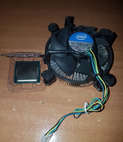 CPU socket 1150 Intel Core i3-4130 3.40/3ΜΒ με τη ψήκτρα του
