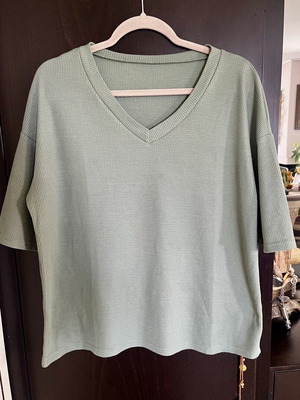 Oversized khaki waffle knit T-shirt, M/L