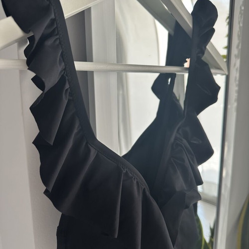 Tezenis one-piece swimsuit small black, like new