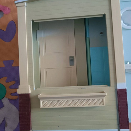 Vintage Mattel dollhouse 2005 like new