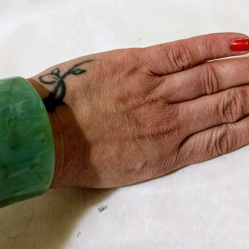 Green bracelet large cuff style made of acrylic resin new