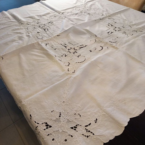 Vintage Handmade Cutwork Tablecloth white 117x117 cm like new