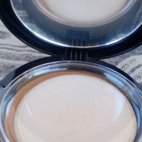 Astra skin powder like new