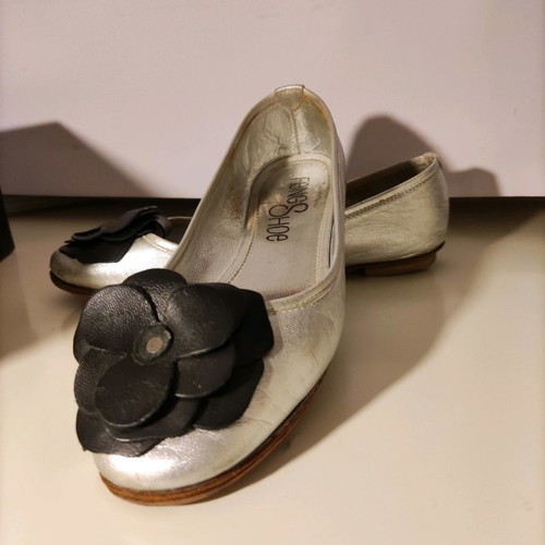 Feng Shoe silver leather ballerinas used with black camellia, size 36.5