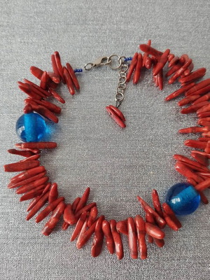 Chunky boho coral necklace with blue beads new